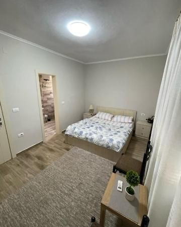 New Bazaar Rooms Tirana Bagian luar foto