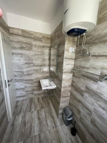 New Bazaar Rooms Tirana Bagian luar foto