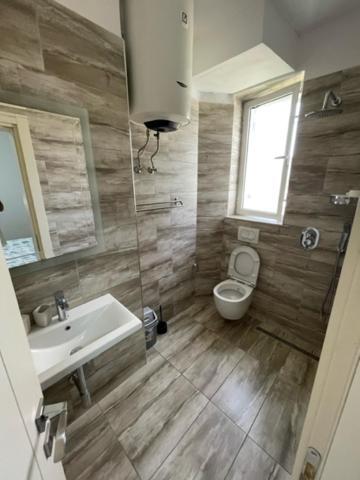 New Bazaar Rooms Tirana Bagian luar foto