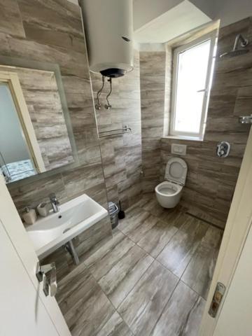 New Bazaar Rooms Tirana Bagian luar foto